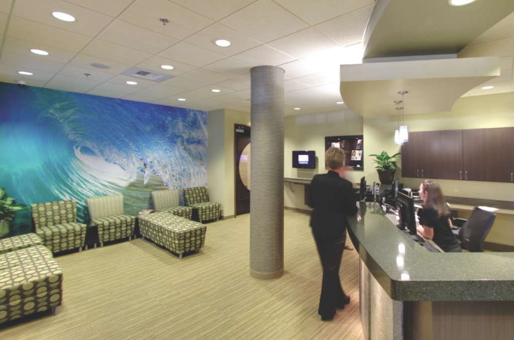 A large photographic mural in the waiting room, combined with warm sandy colors, convey the beach theme.